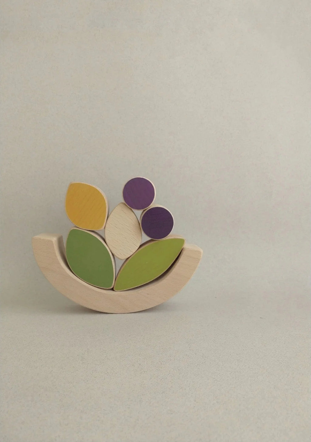 The Wandering Workshop leaves & blueberries stacking toy Holzspielzeug Stapeln