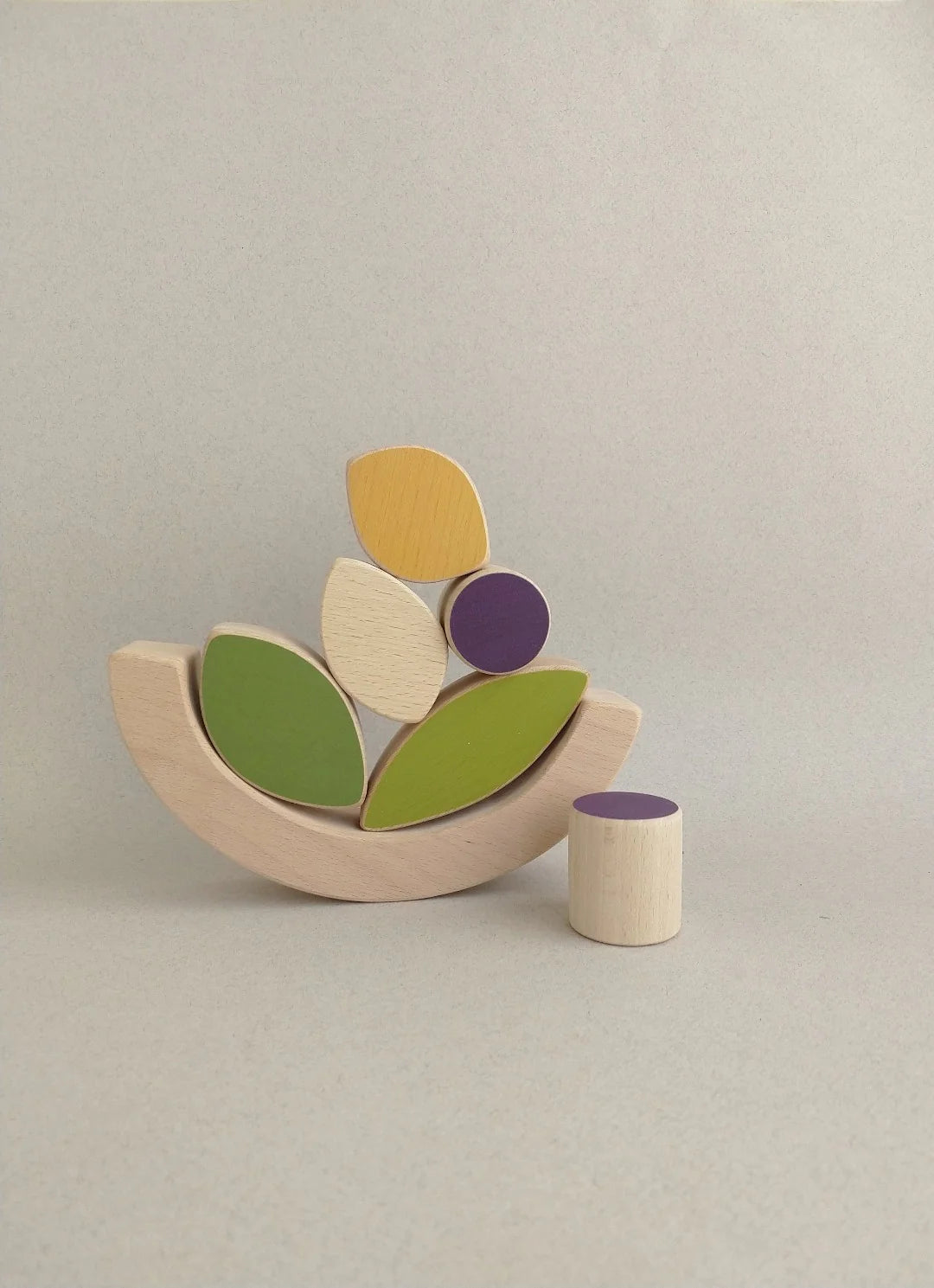 The Wandering Workshop leaves & blueberries stacking toy Holzspielzeug Stapeln