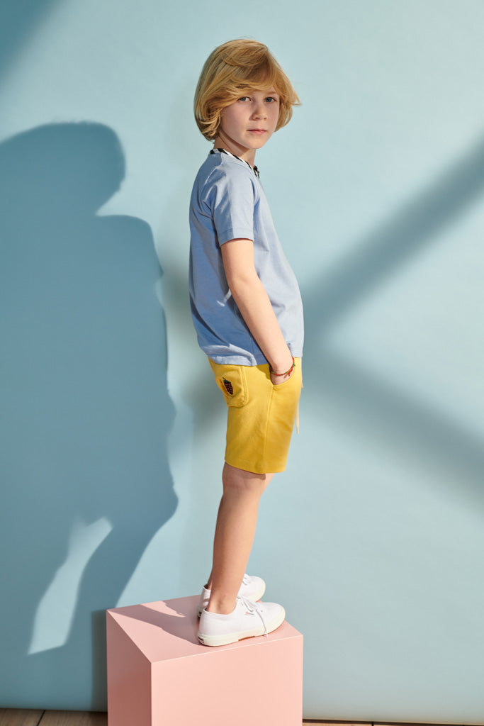 Enno shorts in senfgelb mit kleiner Brombeer Stickerei für Kinder 158/164