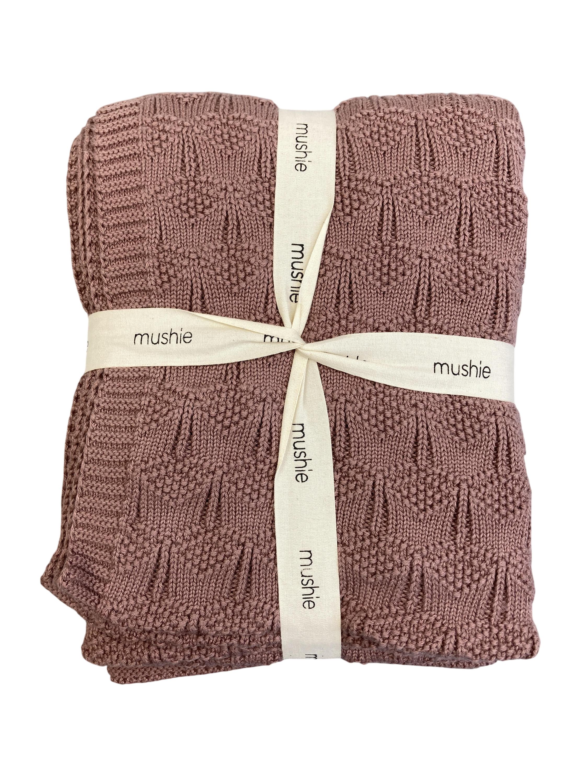 Decken Heimtextilien Wohnen & Kinderzimmer Gestrickte Babydecke mit Wabenmuster Mushie Rear Image Last Season
