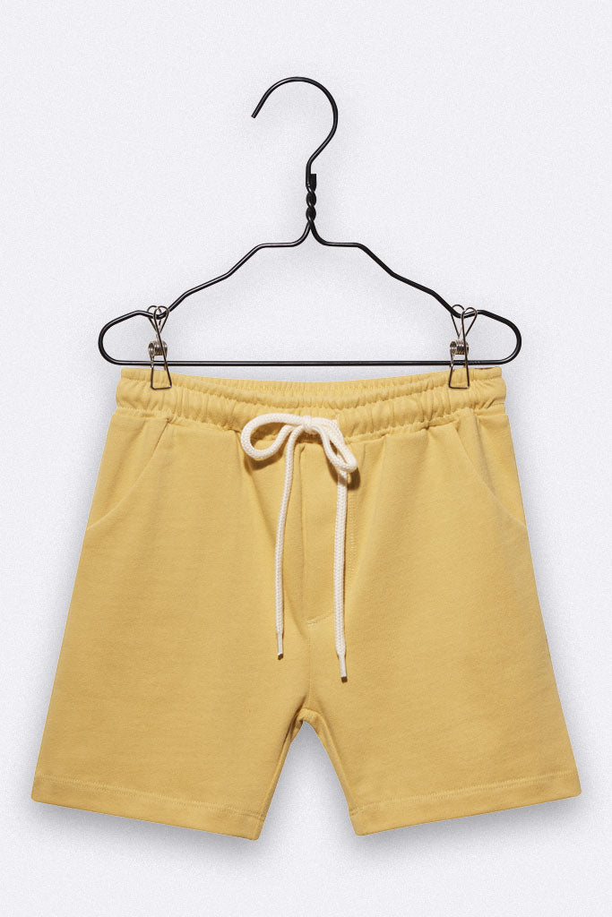 Enno shorts in senfgelb mit kleiner Brombeer Stickerei für Kinder 158/164
