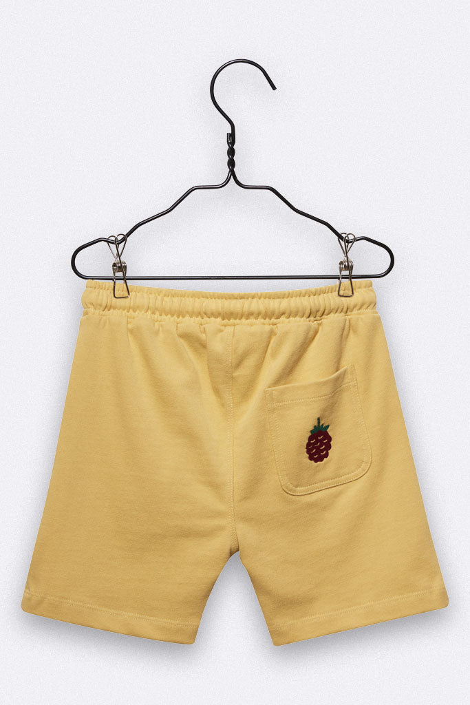 Enno shorts in senfgelb mit kleiner Brombeer Stickerei für Kinder 158/164