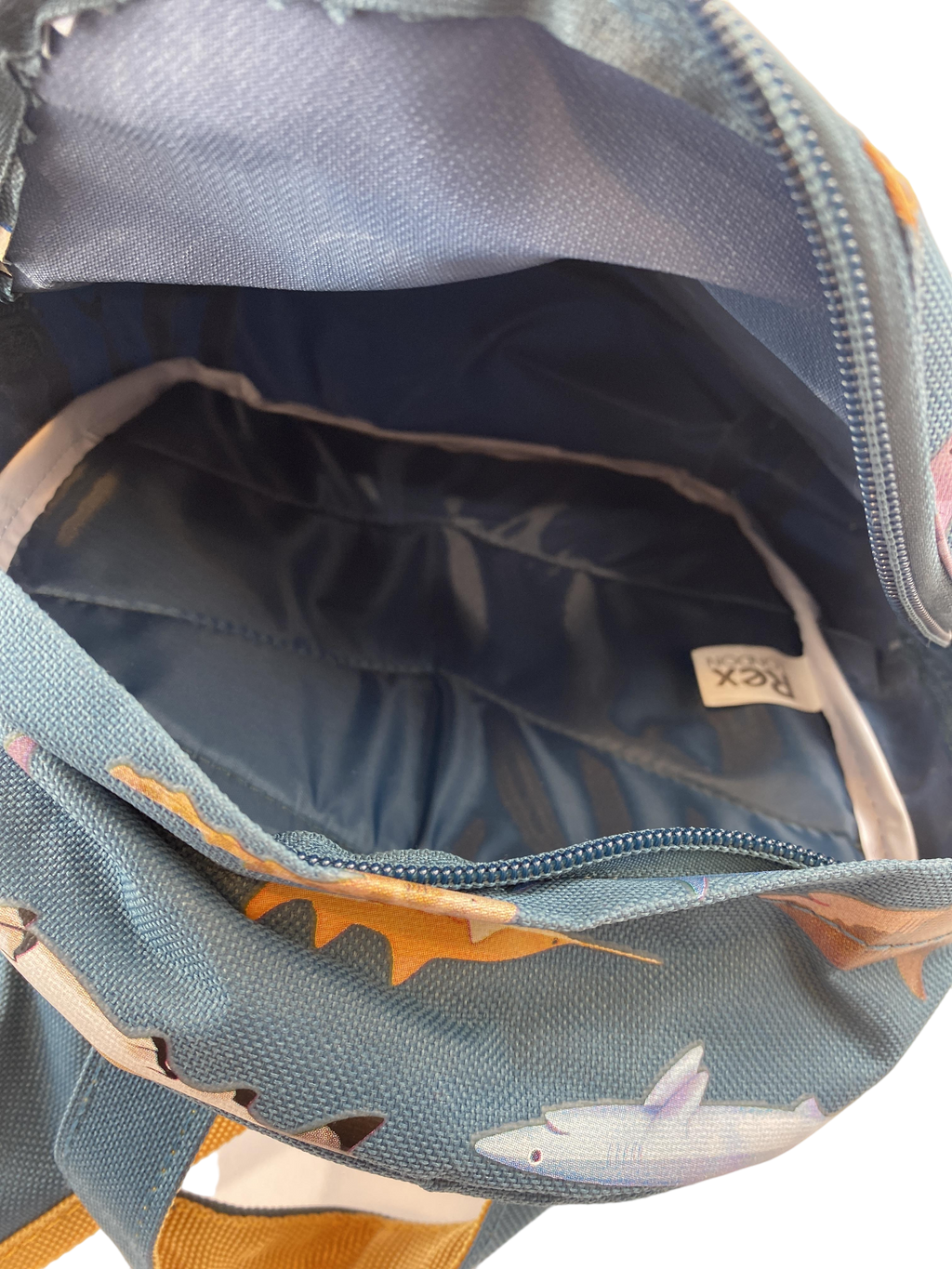 Schulranzen & -rucksäcke Rucksäcke & Taschen Accessoires Kindergarten Rucksack mit Haimuster Innen 1 Last Season