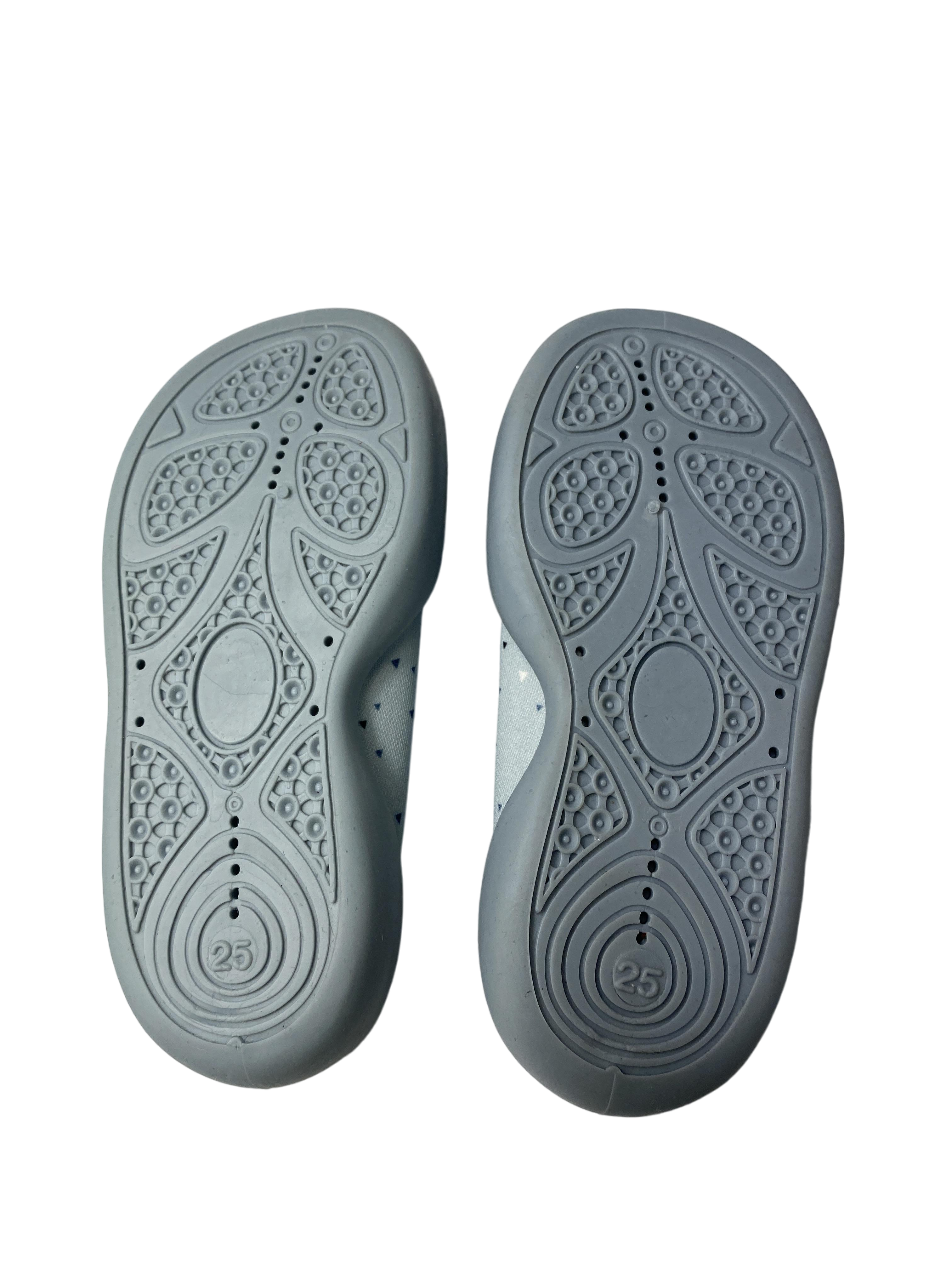 Badeschuhe Schuhe Hellblaue Badeschuhe Label Image Last Season