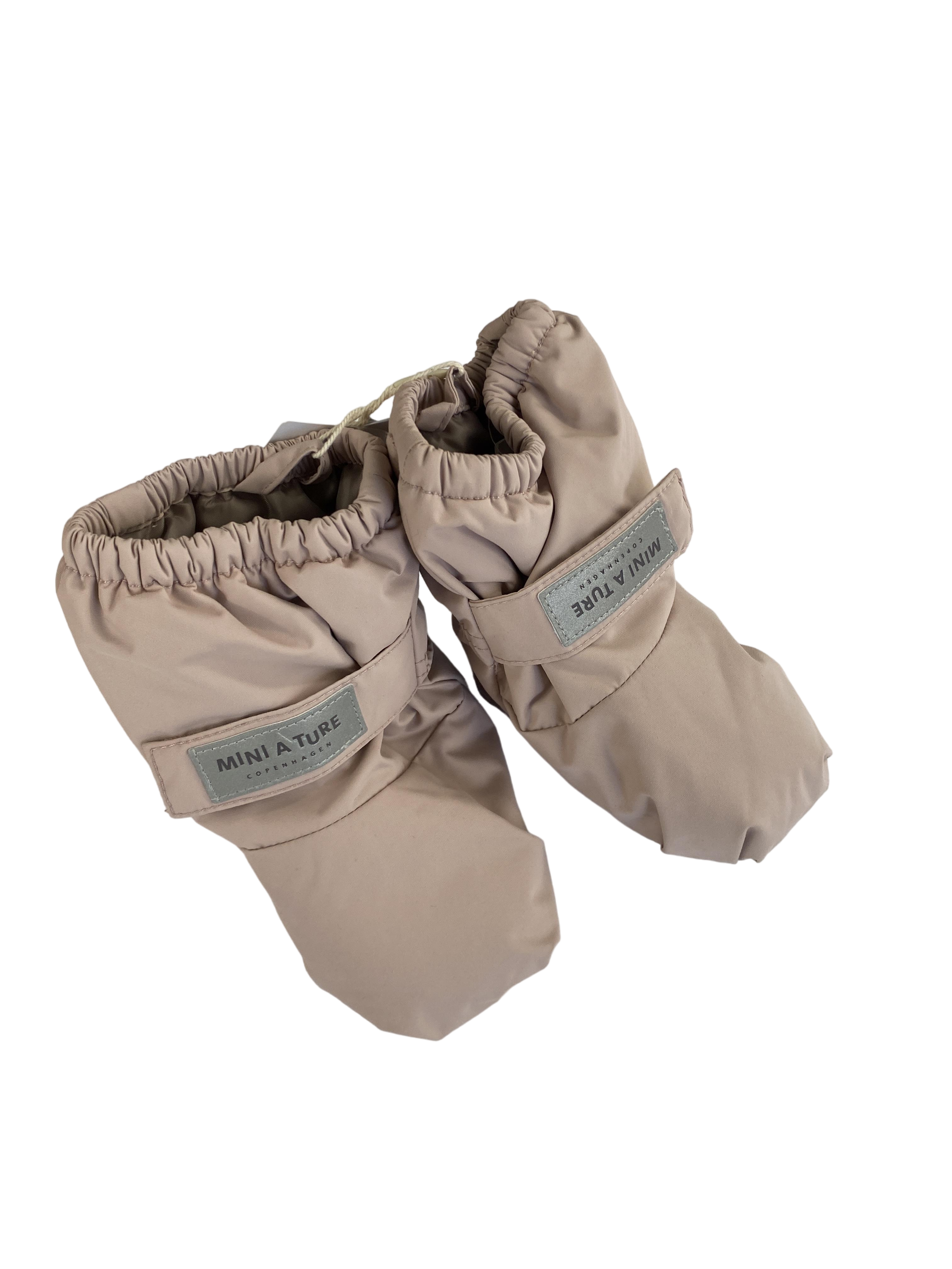 Schneeschuhe Winterschuhe Schuhe Witte pants Front Image Last Season