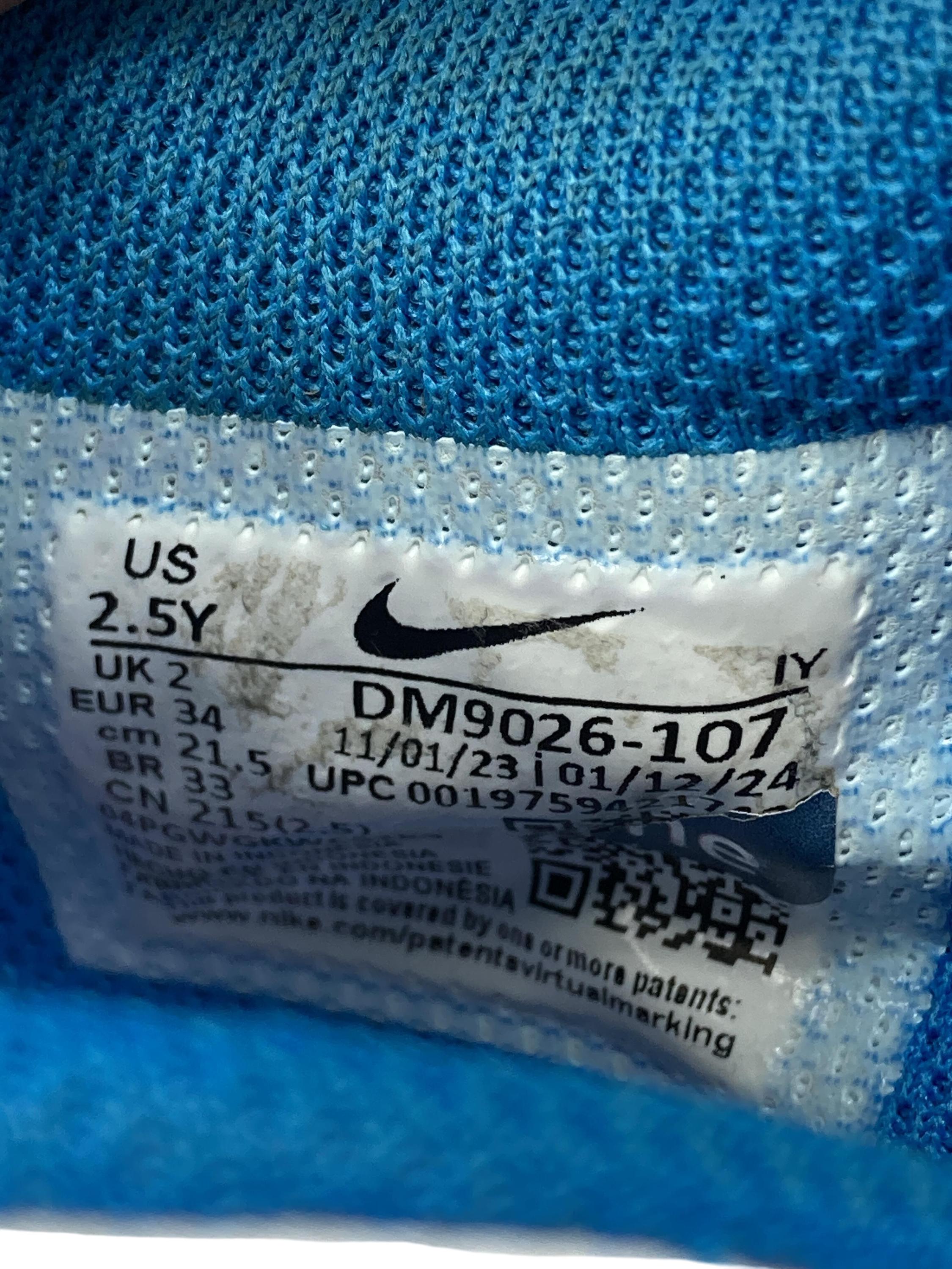 Hallenschuhe Sportschuhe Schuhe Turnschuh helle Sohle Nike Label Image Second Hand