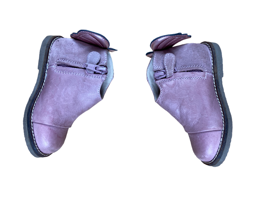 Manuela de JuanBoots 22