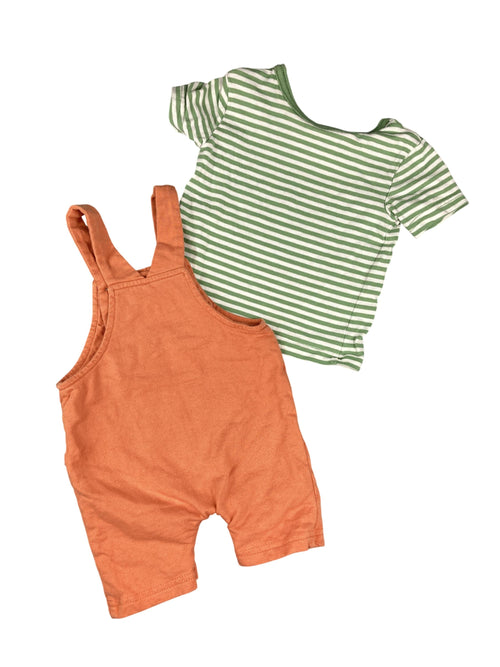 Latzhosen Hosen & Jeans Kleidung Set aus T-Shirt und Latzshorts Alana Rear Image Second Hand