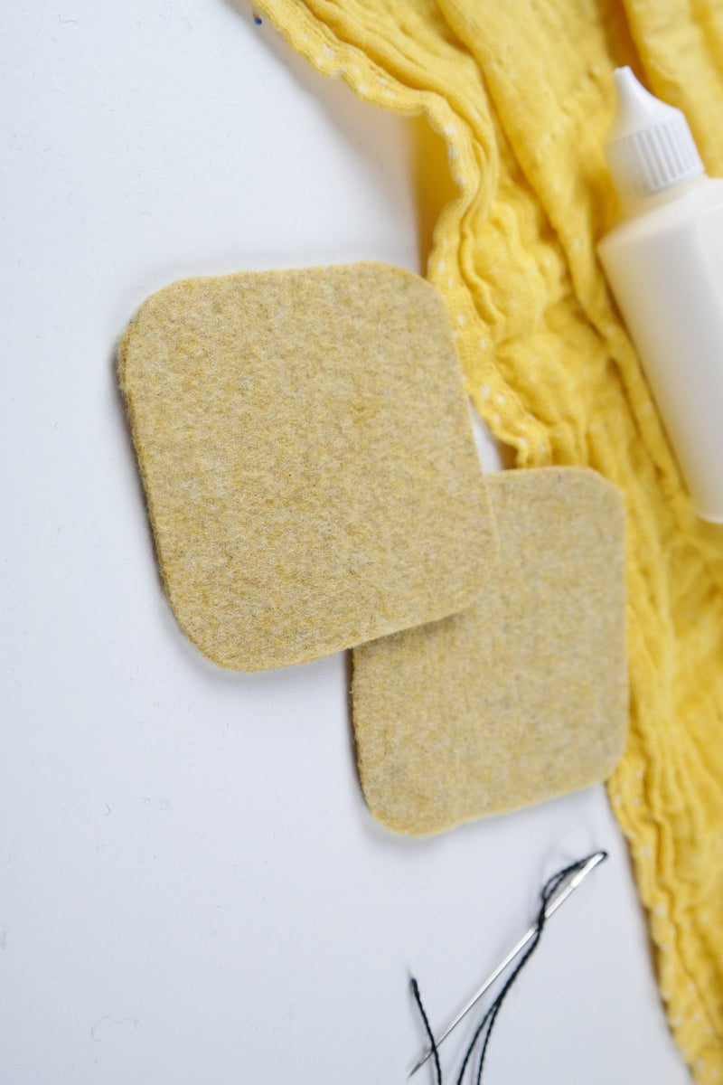 Jawoll Baby 1 Paar Wollwalk Flicken Patches Upcycling-Wolle zum Wollkleidung reparieren in Senfgelb abgerundetes Quadrat